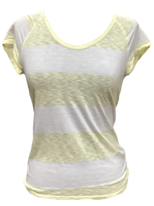 trendy women's T-shirtsTop Short Sleeve By C And C  Size: Xs