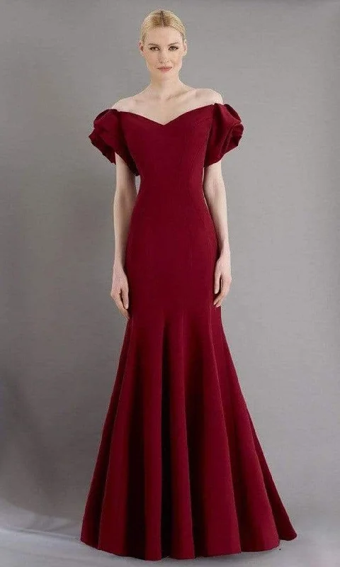 women's flowy dressesJanique 1943 - Ruffled Off-Shoulder Sweetheart Gown